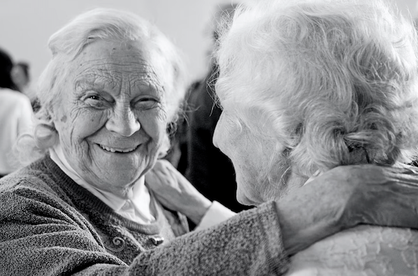 SEPES Atención Domiciliaria explica los síntomas y las causas de un paciente con Parkinson