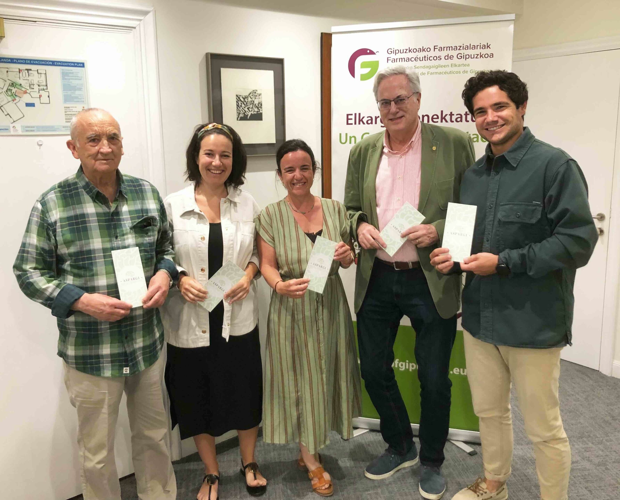 Farmacias de Gipuzkoa renuevan su compromiso en la difusión de información sobre la enfermedad de Parkinson