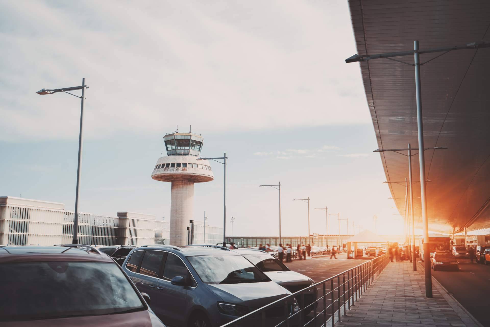 Aparcalo ofrece un servicio de parking aeropuerto Alicante para viajar sin contratiempos ni preocupaciones