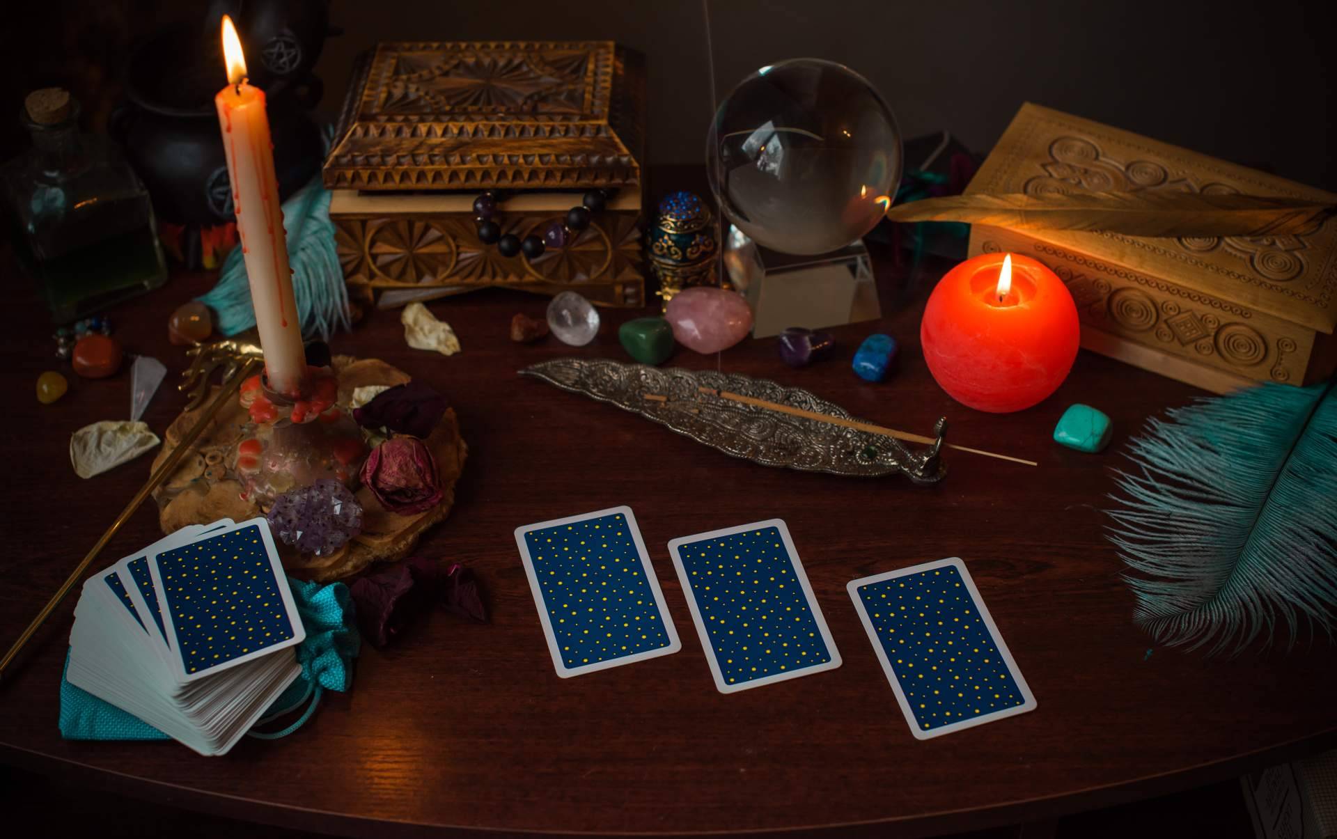 Gloria Santera; la vidente y tarotista del amor que lidera el tarot económico en España
