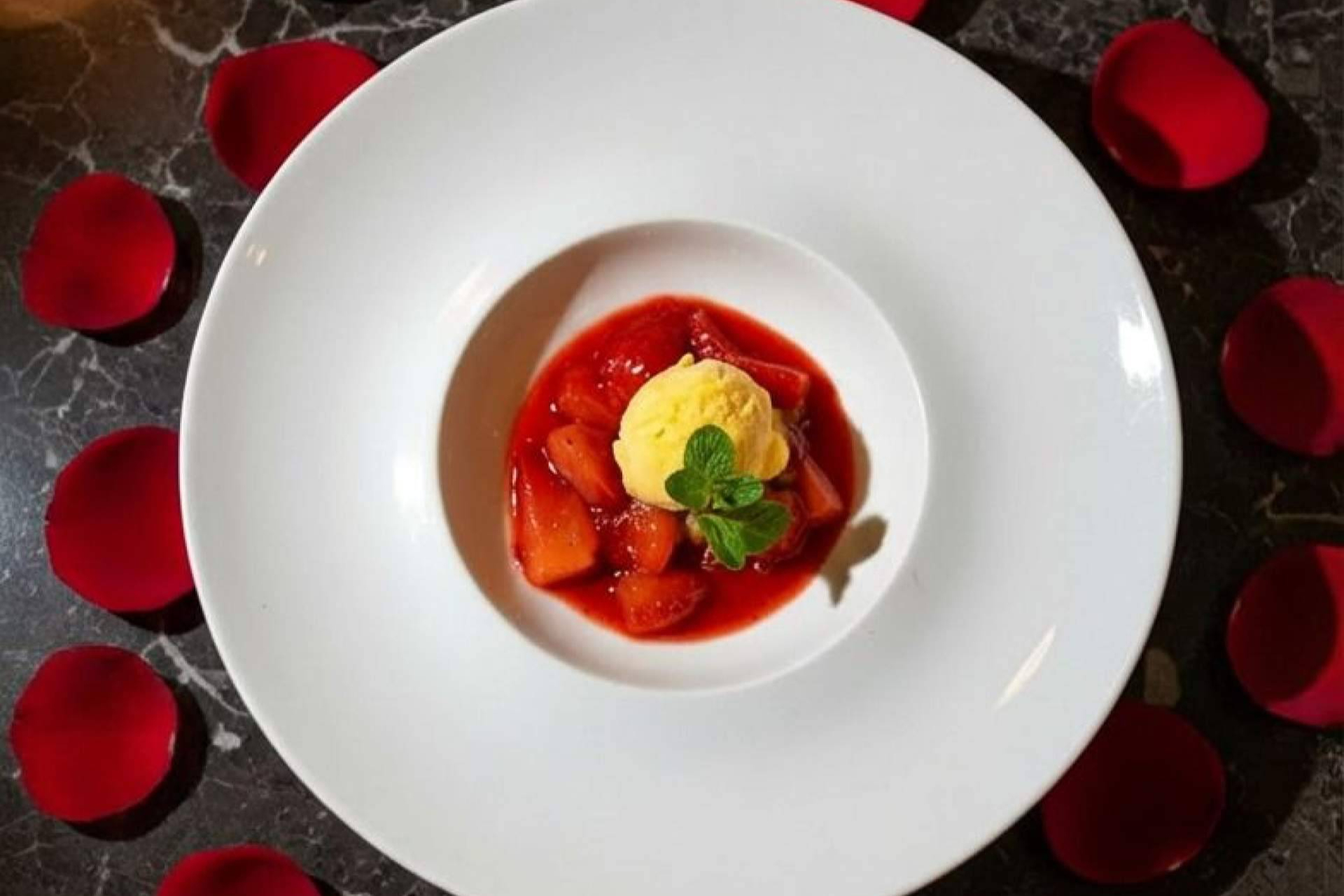 El restaurante Círculo Mercantil de Casino Gran Vía presenta su menú de San Valentín